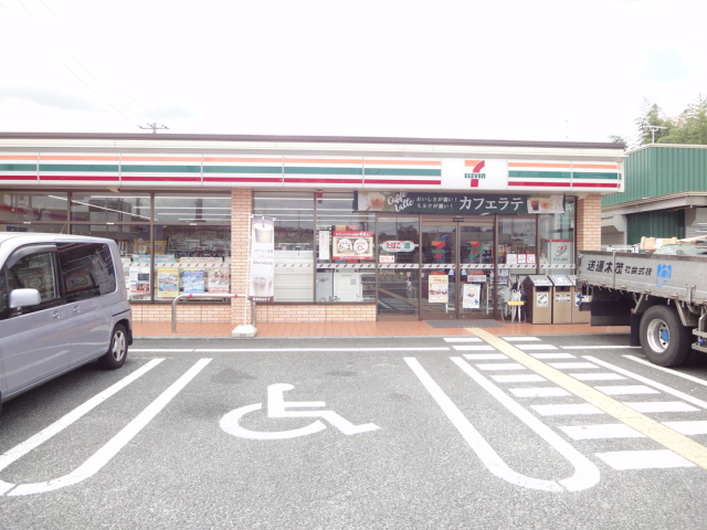 コンビニ　セブンイレブン 大阪狭山草沢店（コンビニ）まで672m