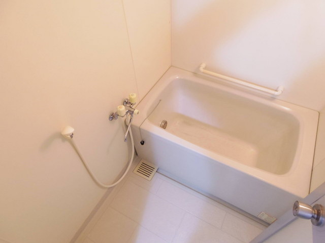 バス・シャワールーム　いつでもぽかぽかお風呂に入れる追い焚き付き♪