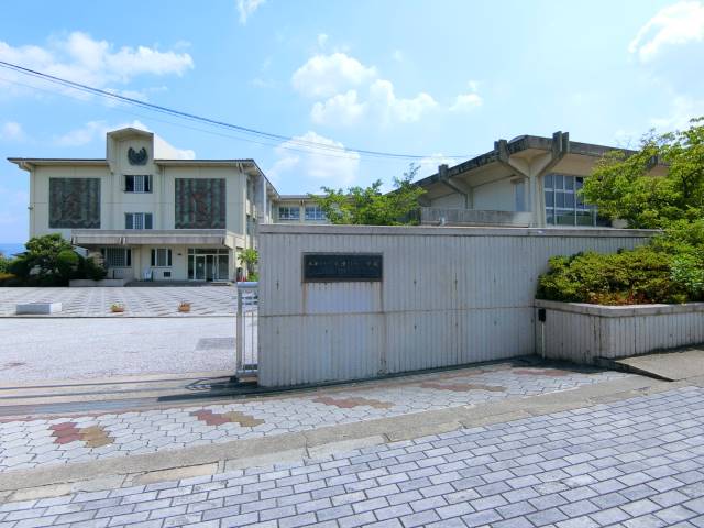 小学校　木津川市立小学校木津川台小学校（小学校）まで497m