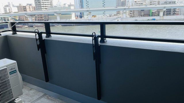 バルコニー　外からの目が気にならないバルコニーで洗濯物が干せます