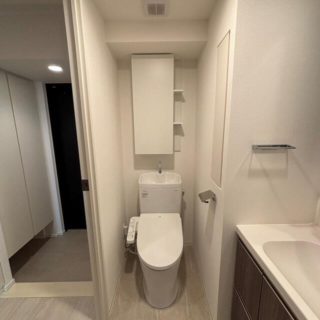 トイレ　※写真は同タイプ住戸です。