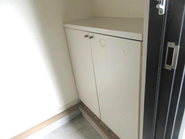 玄関　玄関にはシューズボックスもございます