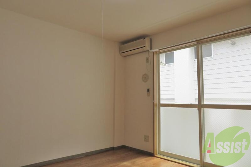 その他部屋・スペース　フローリングなのでベッドを設置して寝室にもいいですね