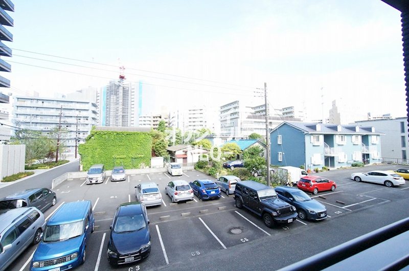 眺望　前面は駐車場につき、日当たり良好です！
