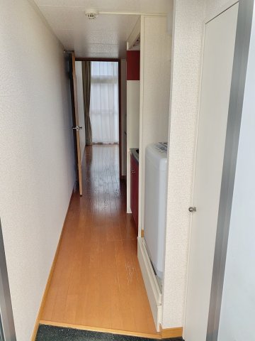 玄関　同タイプの写真です。仕様が異なる場合があります。