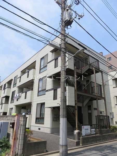 建物外観　3Ｆ建ての建物です。