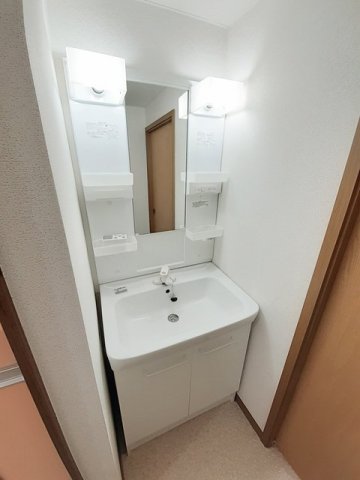 洗面設備　使いやすい洗面所です
