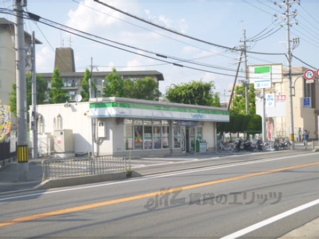 コンビニ　ファミリーマート石田森東店（コンビニ）まで750m