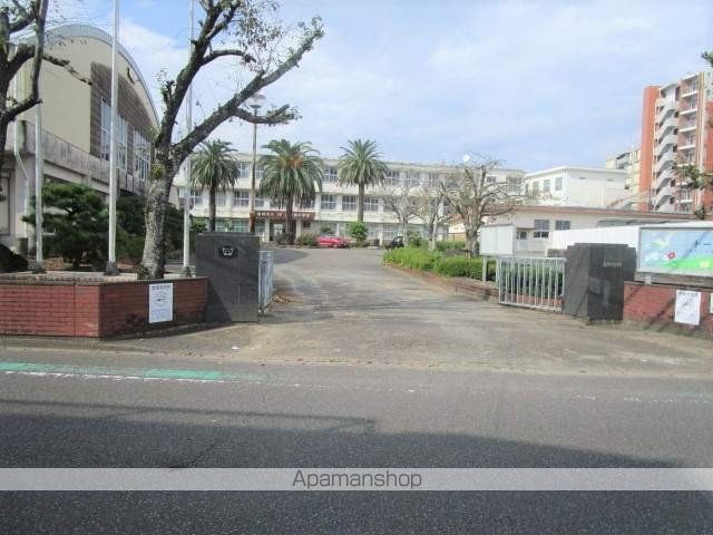 中学校　宮崎西中学校（中学校）まで588m