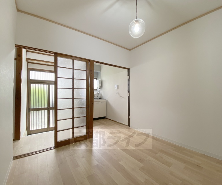 居室・リビング　落ち着いた洋室のお部屋です