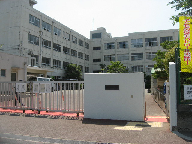 小学校　高槻市立郡家小学校（小学校）まで677m