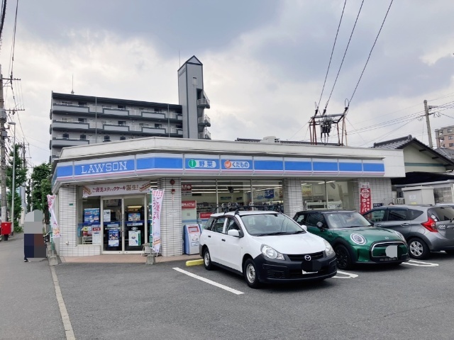コンビニ　ローソン小倉井堀三丁目店（コンビニ）まで306m
