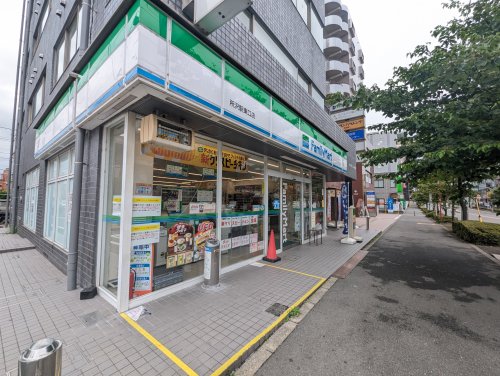 コンビニ　ファミリーマート 所沢駅東口店（コンビニ）まで683m