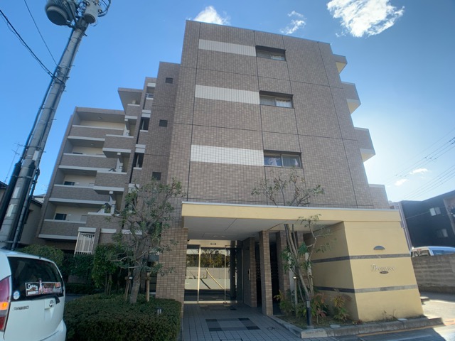 建物外観　安心のオートロック付きです☆