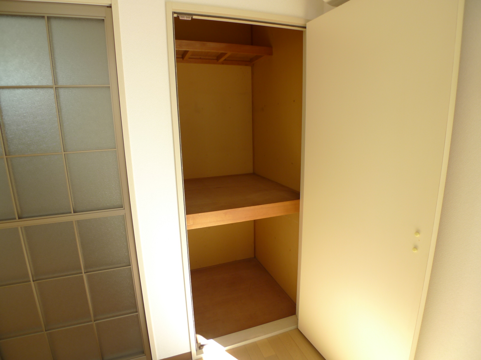 収納　内装工事前の画像です