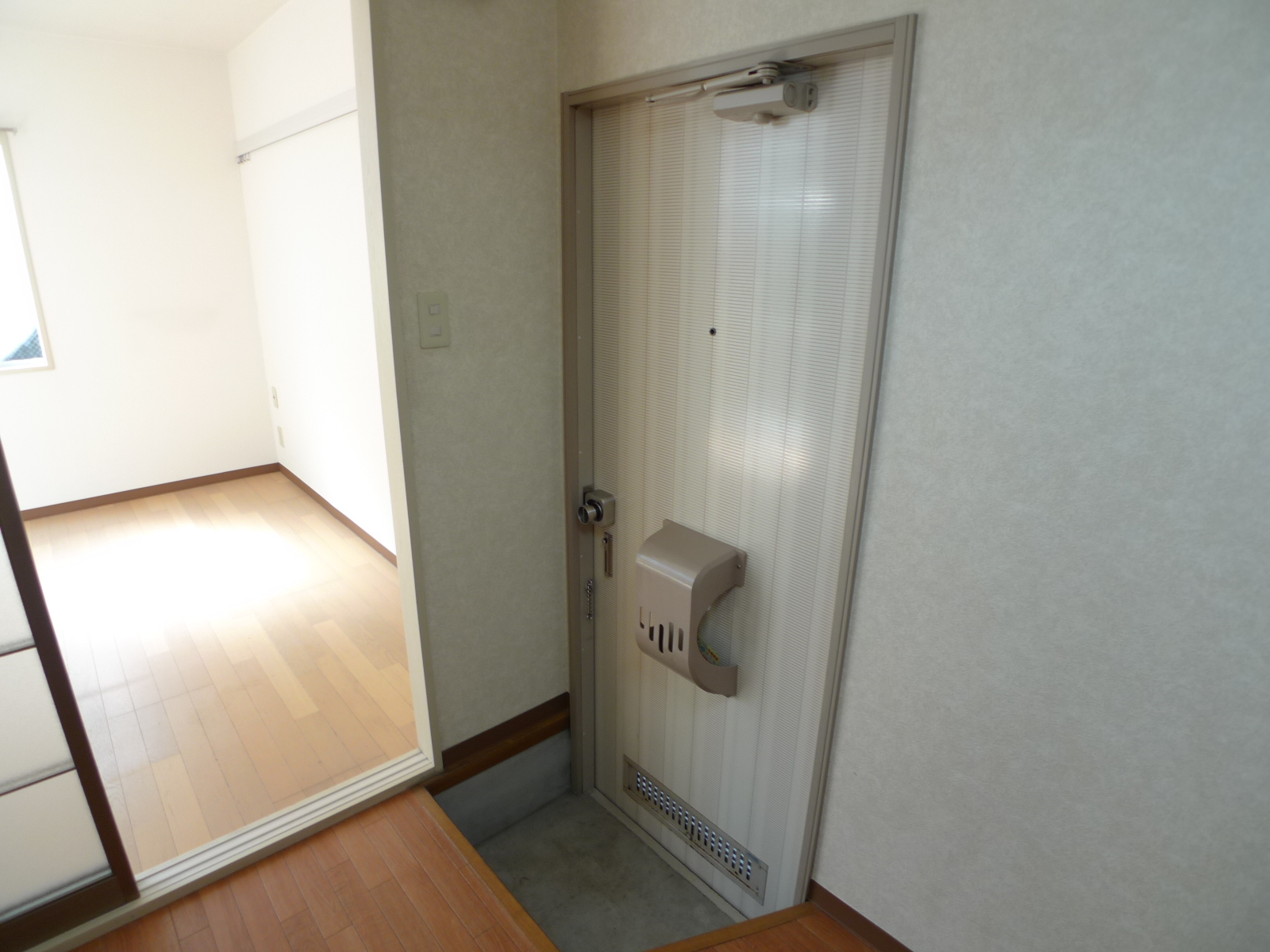 玄関　内装工事前の画像です