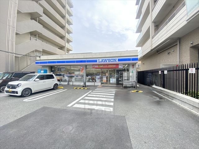 コンビニ　ローソン　JR茨木東口店（コンビニ）まで365m