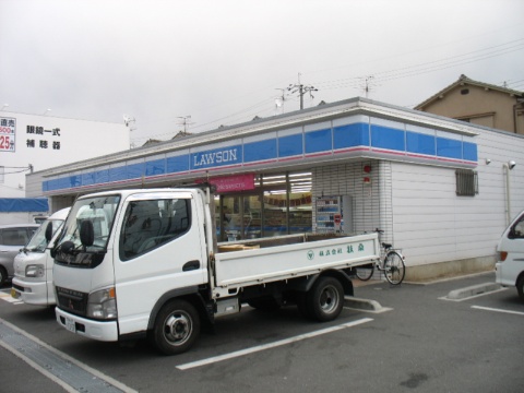 コンビニ　ローソン 八尾西山本町一丁目店（コンビニ）まで886m