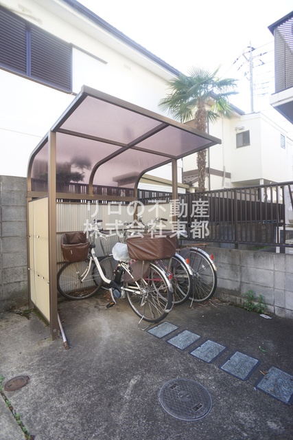 その他共有部分　雨の日でも安心して止められる屋根付の駐輪場です☆