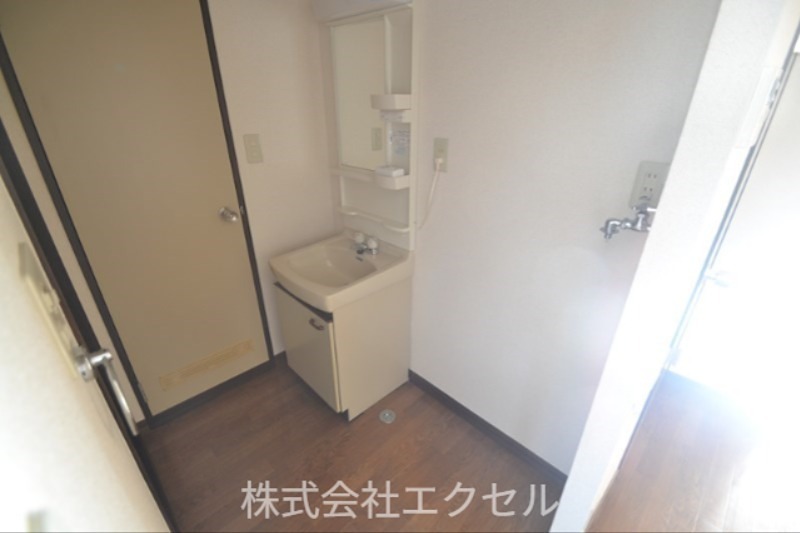 洗面設備　同物件別室の写真です。