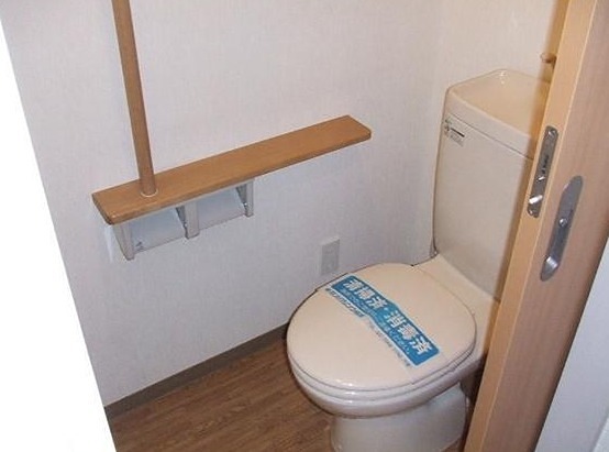 トイレ　※同仕様写真