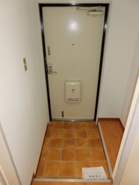 玄関　※別号室参考写真です