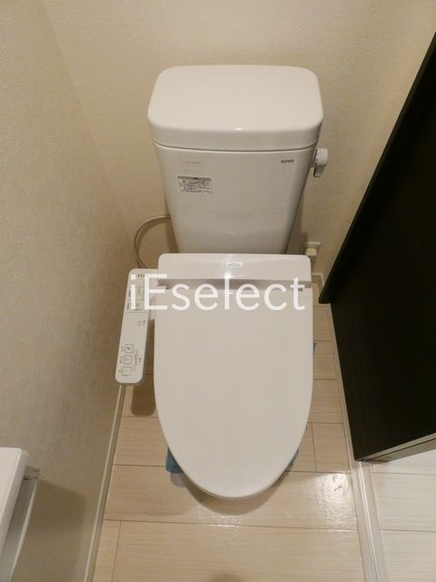 トイレ　ウォシュレット付きのトイレです。