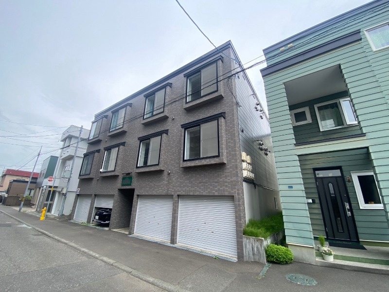 建物外観　札幌市中央区宮の森３条「パレット宮の森」