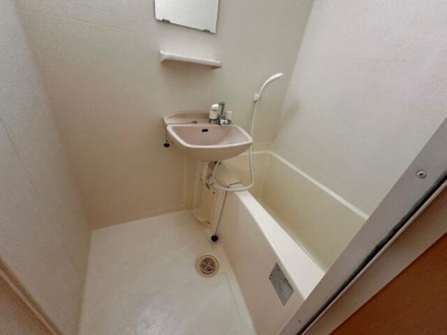 バス・シャワールーム　※別部屋参考写真
