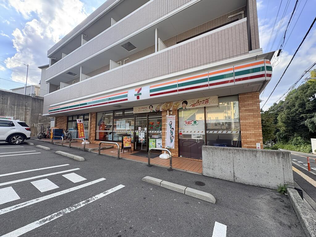 コンビニ　セブンイレブン枚方東中振2丁目店（コンビニ）まで375m