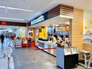 飲食店　マクドナルド墨田文花オリンピック店（飲食店）まで384m