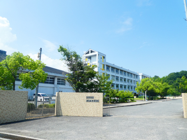 中学校　廿日市市立野坂中学校（中学校）まで304m