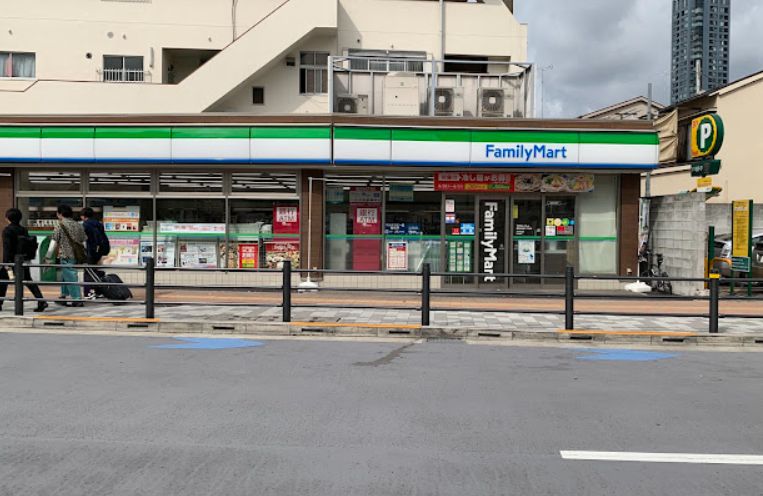 コンビニ　ファミリーマート 豊島池袋三丁目店（コンビニ）まで260m