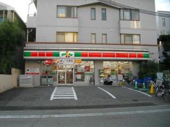 コンビニ　ファミリーマート甲陽園駅前店（コンビニ）まで1200m