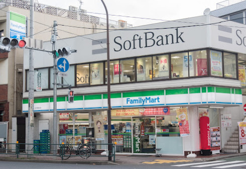 コンビニ　ファミリーマート 目白駅前店（コンビニ）まで1107m