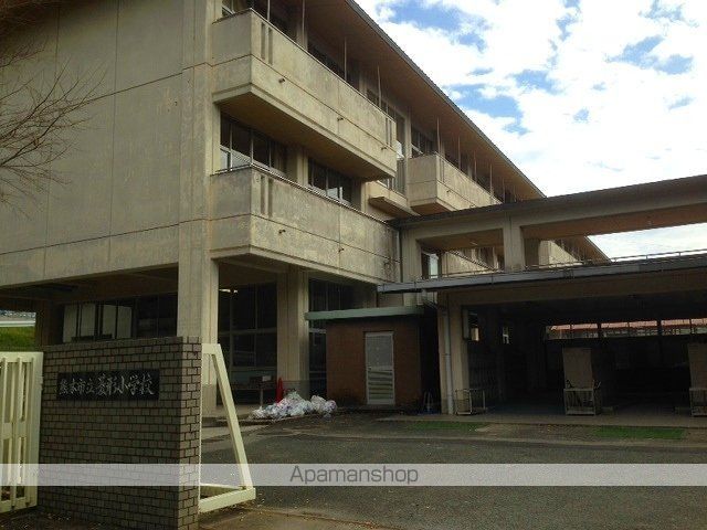 小学校　菱形小学校（小学校）まで700m