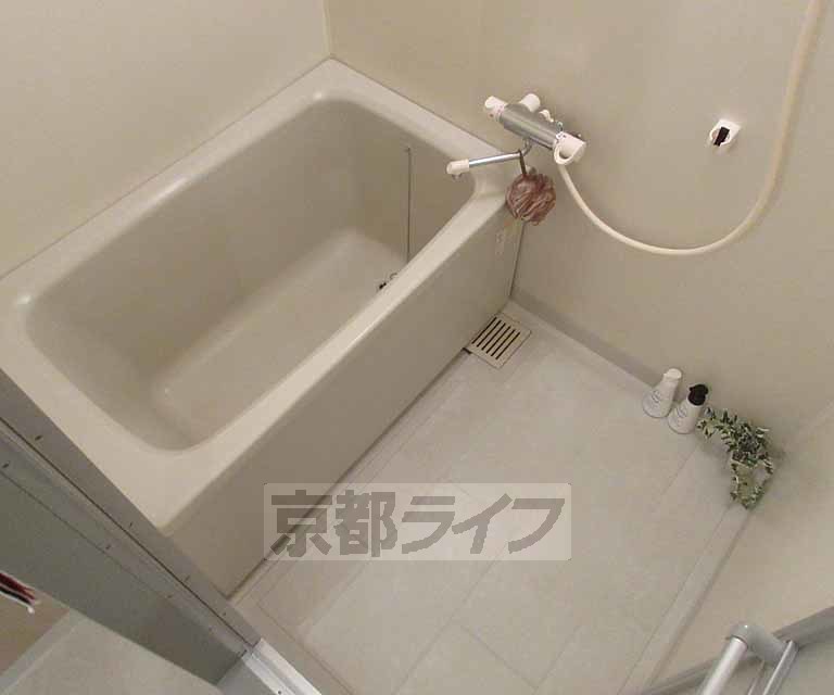 バス・シャワールーム　大き目のお風呂です