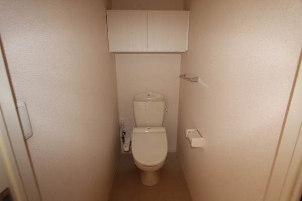 トイレ　温水シャワー付きトイレです