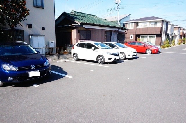 駐車場　敷地内駐車場（空き要確認）