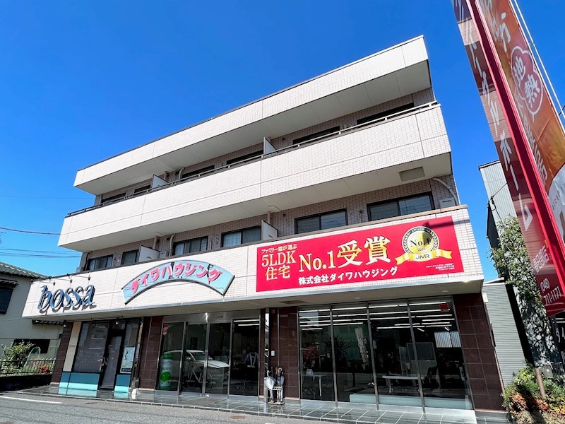 建物外観　鉄骨造のマンション