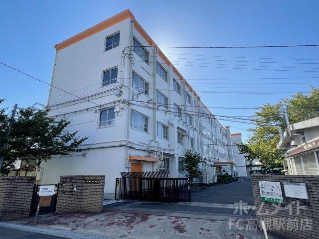 中学校　高槻市立第六中学校（中学校）まで1258m