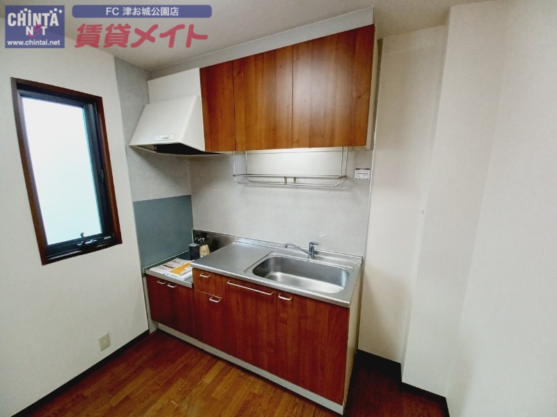 キッチン　別部屋反転画像参考