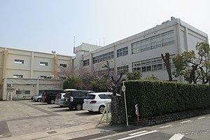 小学校　伊丹市立　天神川小学校（小学校）まで818m