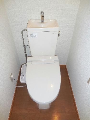 レオパレスヴェルジェのトイレ写真