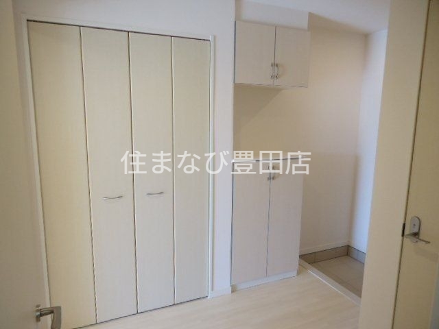 玄関　同型別部屋写真