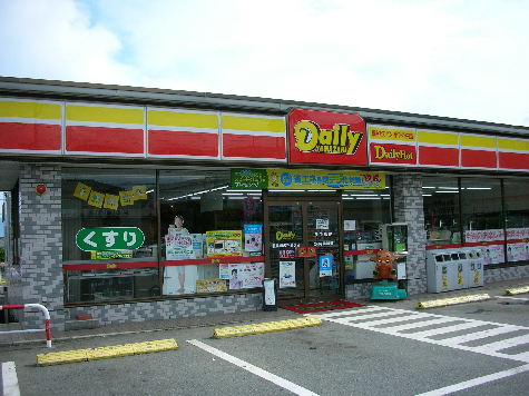 コンビニ　デイリーヤマザキ八幡槻田店（コンビニ）まで536m