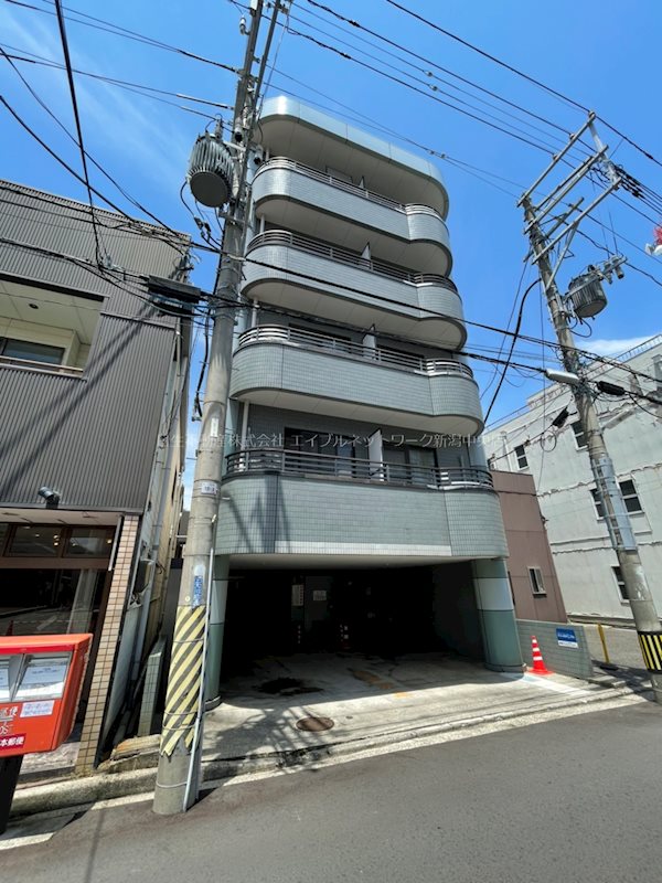 シャトー上大川前の外観写真