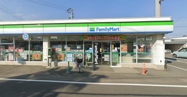 コンビニ　ファミリーマート月見ヶ丘団地店（コンビニ）まで843m
