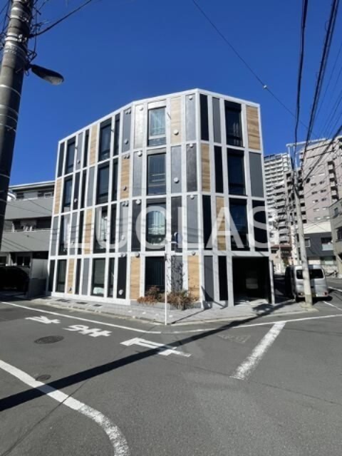 建物外観　『想いの先を照らし出す。』信頼が必要だからこそ、弊社へお任せ