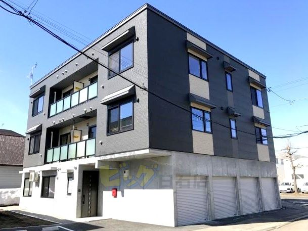 建物外観　エアコン付きの３ＬＤＫ物件募集開始です♪